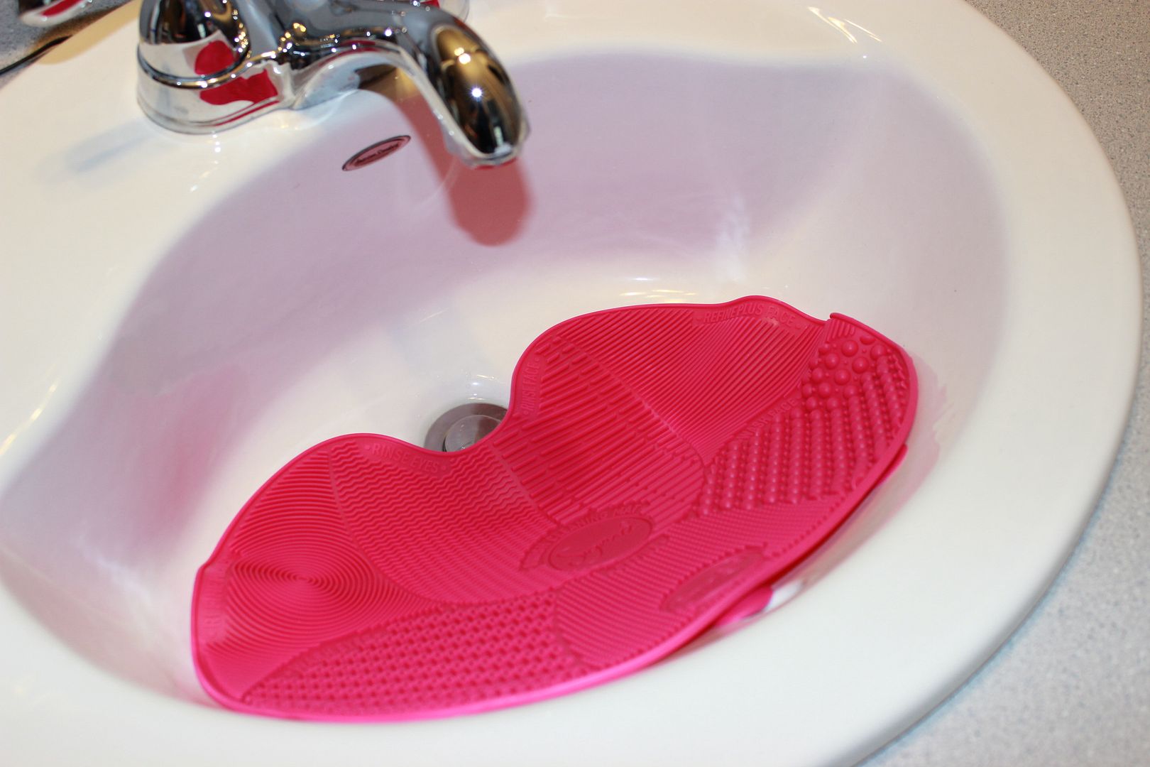 Sigma Spa Brush Cleaning Mat Review Pursuit of Pink